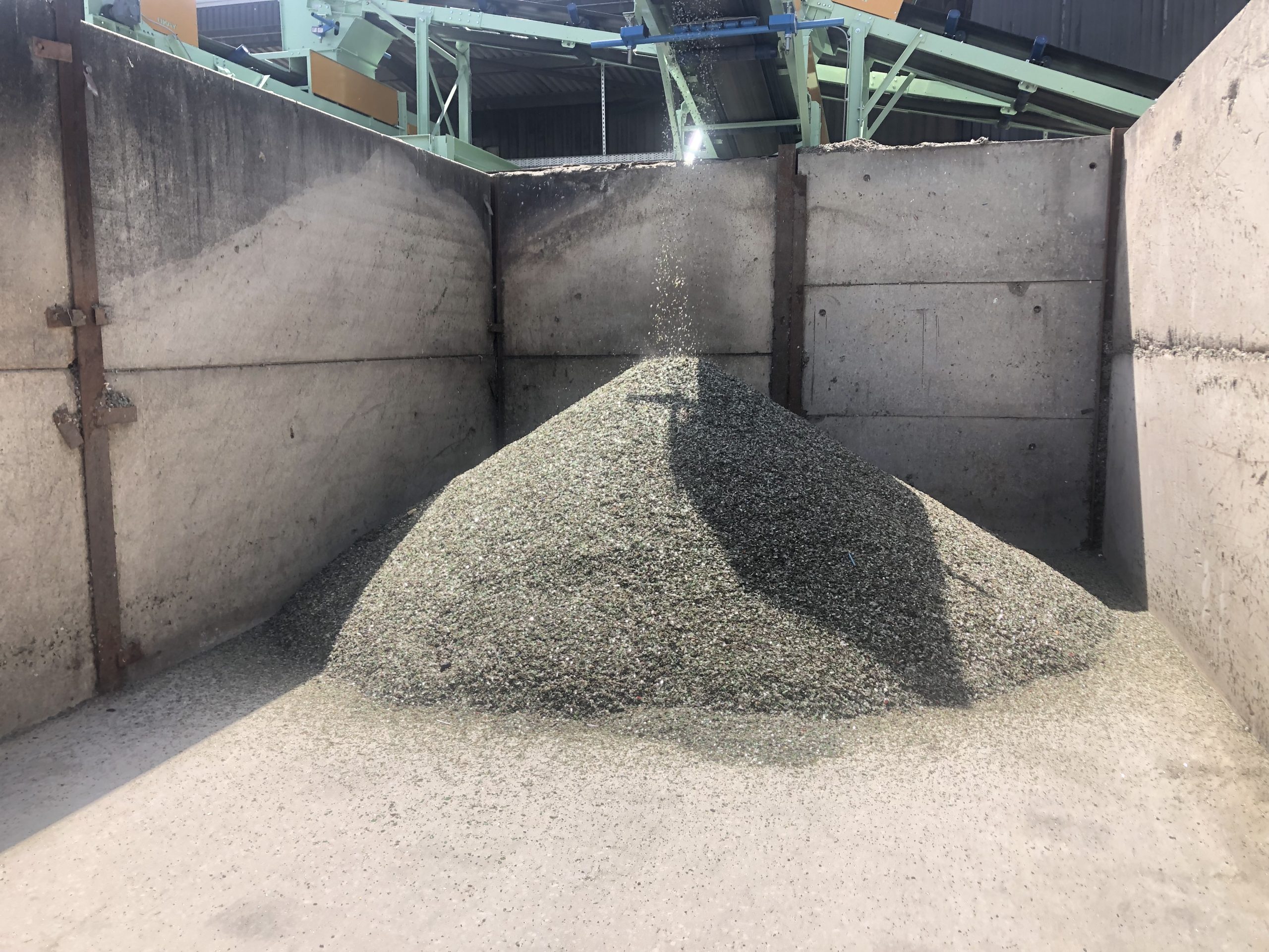 Recovered glass from MRF material stream